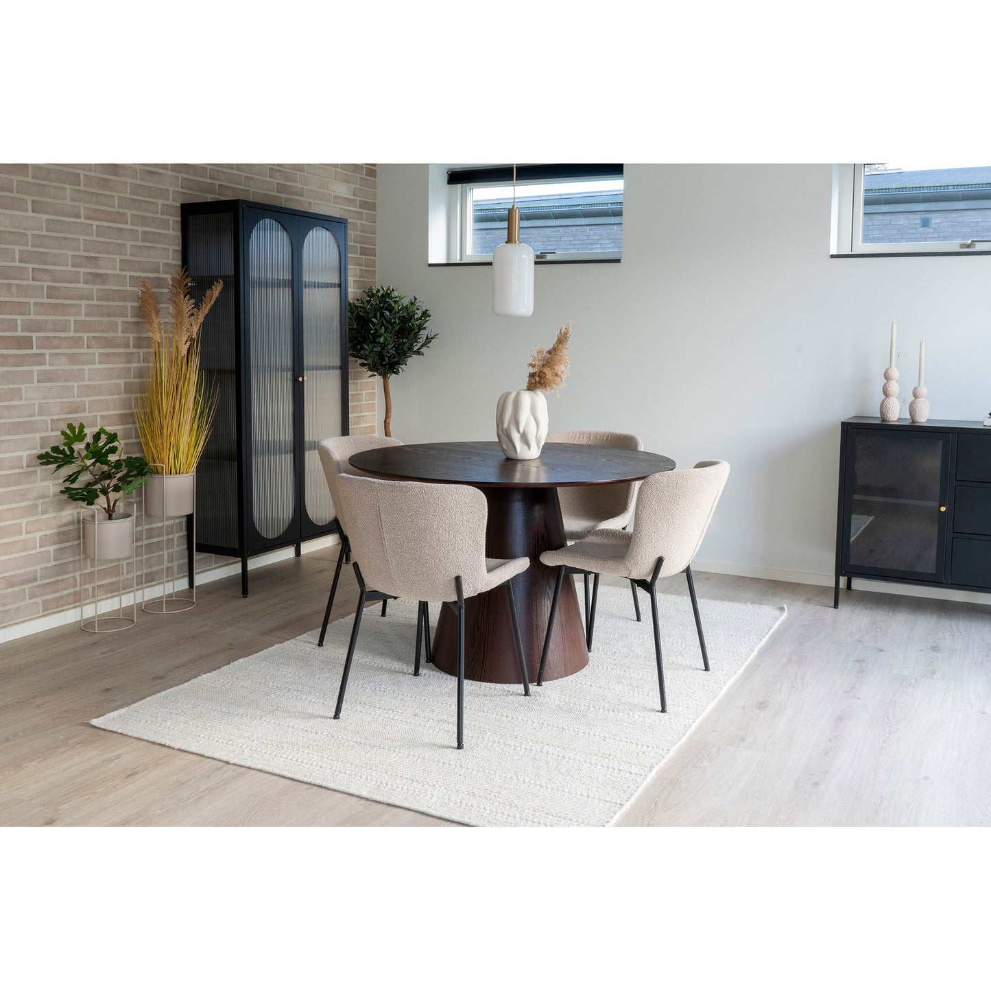Scaun de dining, material bouclé, bej, picioare negre - living modern