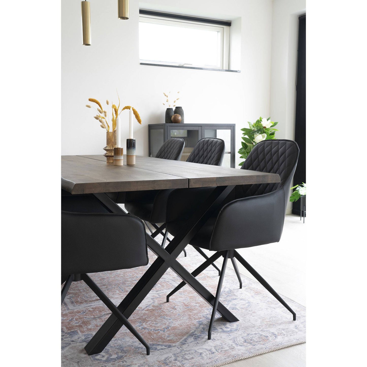 Scaun de dining rotativ, piele PU, negru, picioare negre, in living scandinav modern