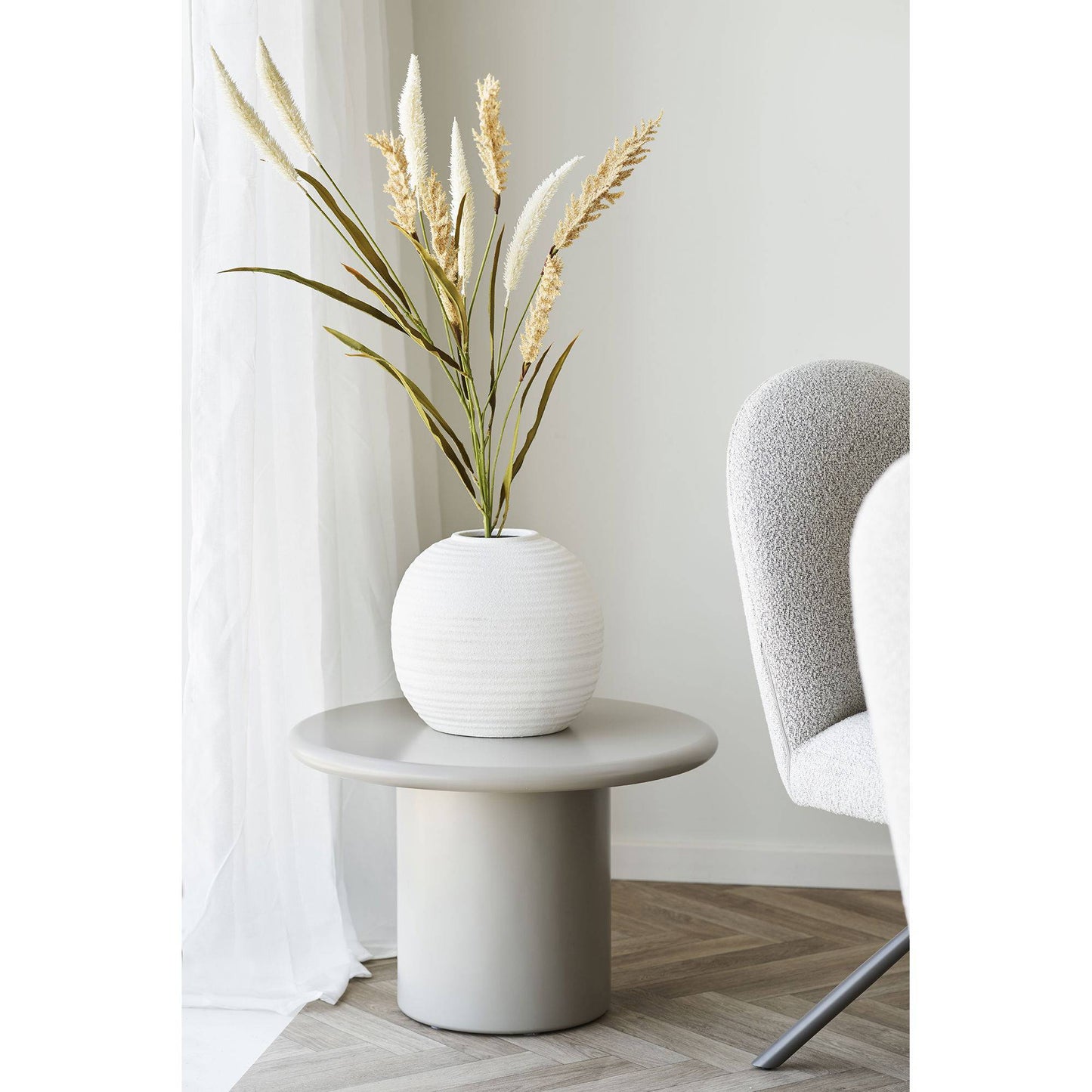 Scaun de dining rotativ, bouclé, nisipiu, picioare gri, in living scandinav modern