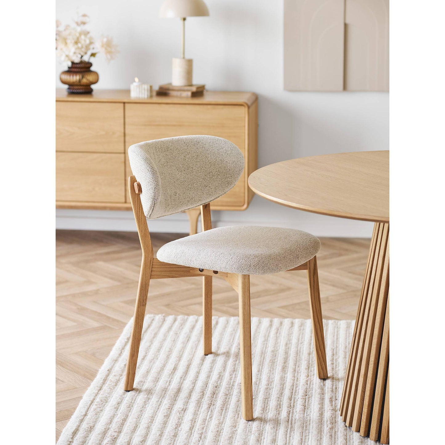 Scaun de dining din lemn de stejar cu sezut textil, bej, in living