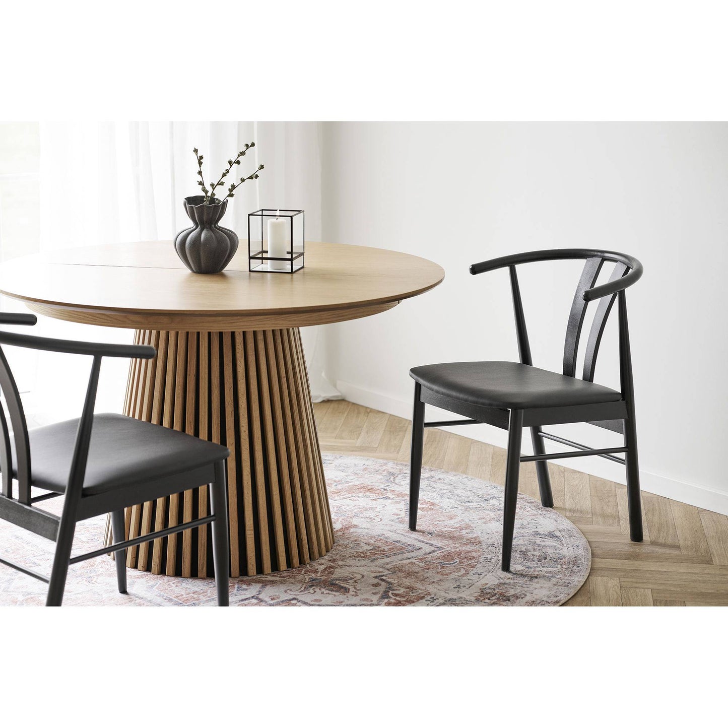 Scaun de dining din lemn de fag cu sezut din piele PU, negru, in living scandinav