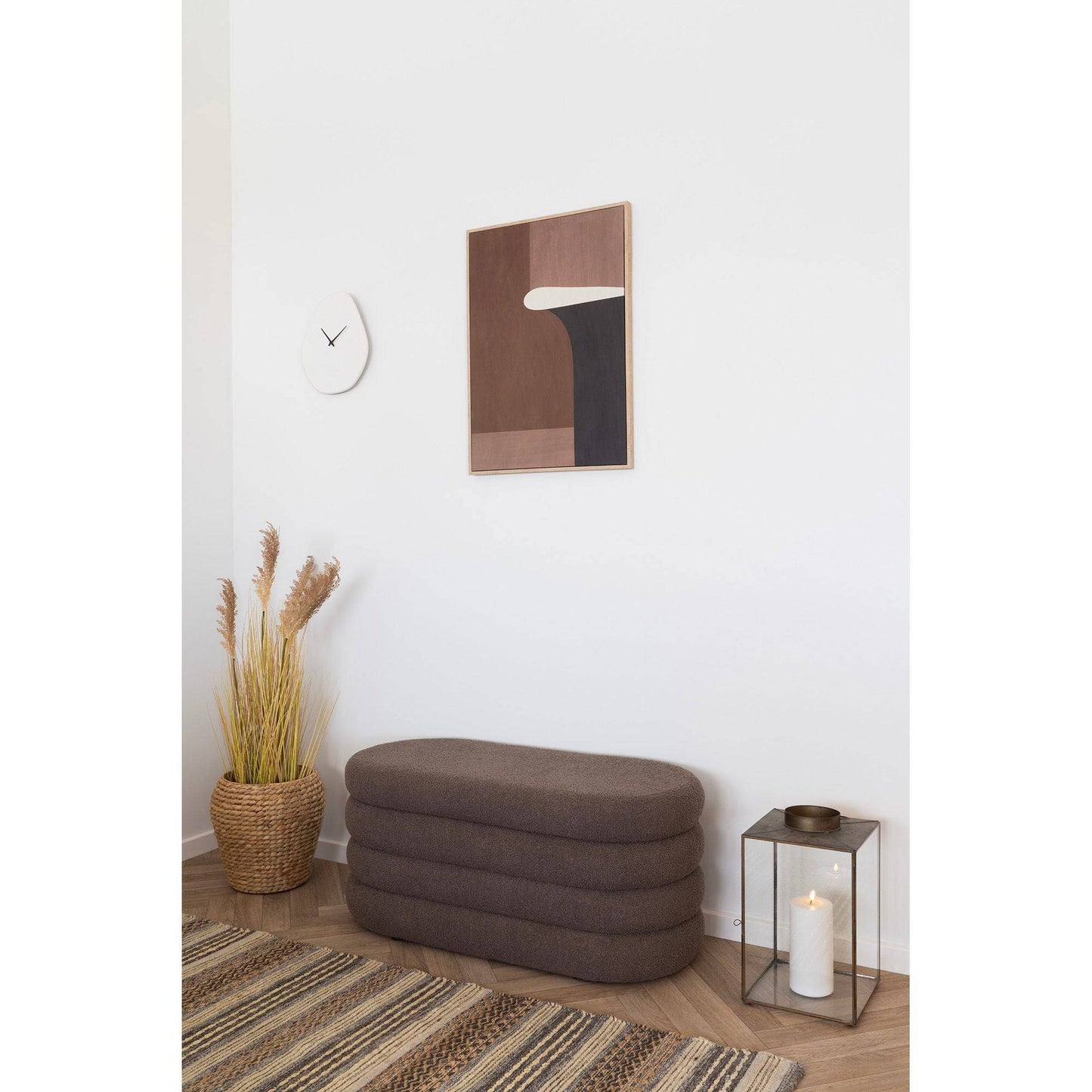 Banca cu spatiu depozitare din material teddy, maro, in living scandinav