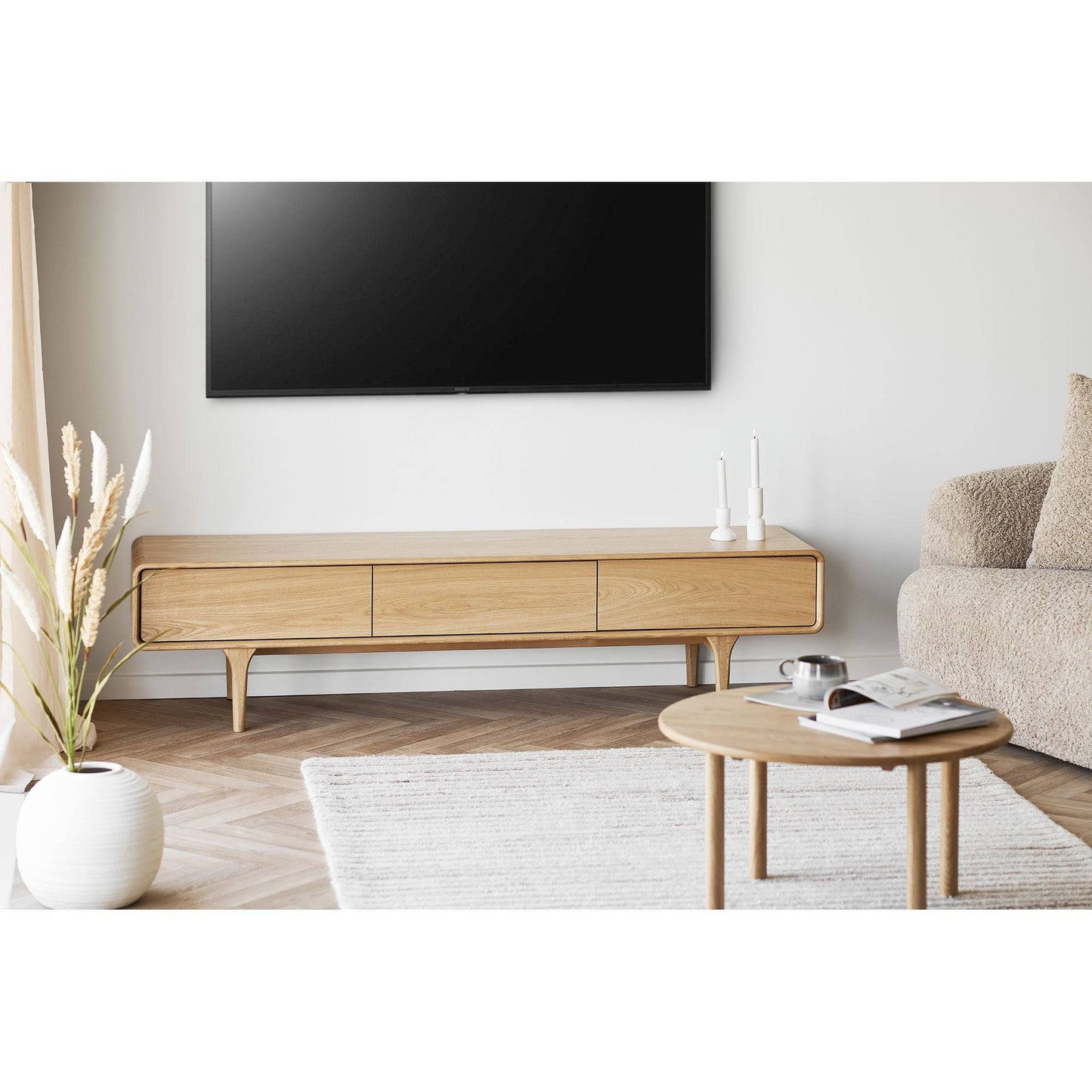 Comoda TV din stejar, natur, in living deschis