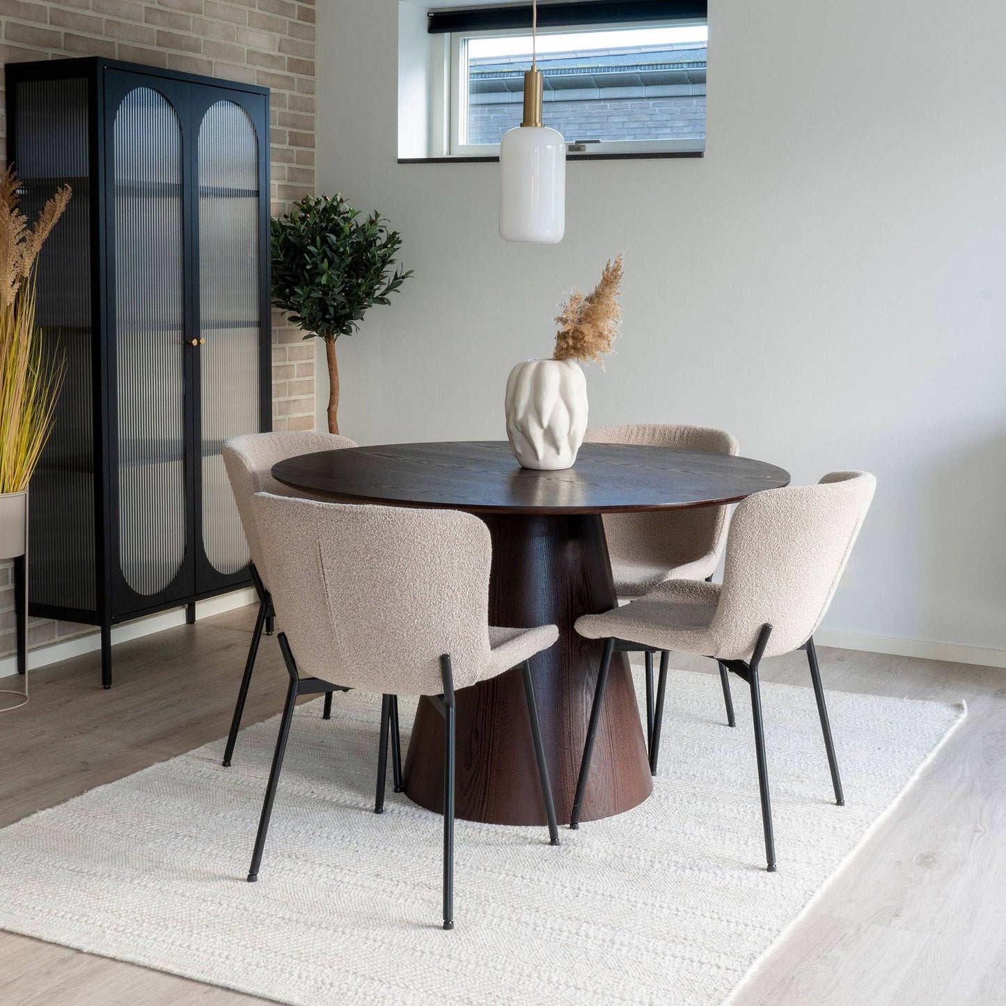 Bolton and Maceda Set masa de dining si 4 Scaune de dining