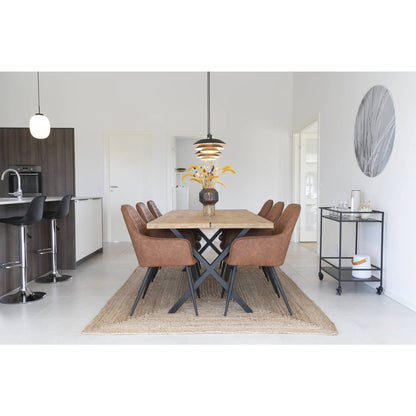 Scaun de dining din piele PU, maro vintage, cu picioare negre, in living scandinav modern
