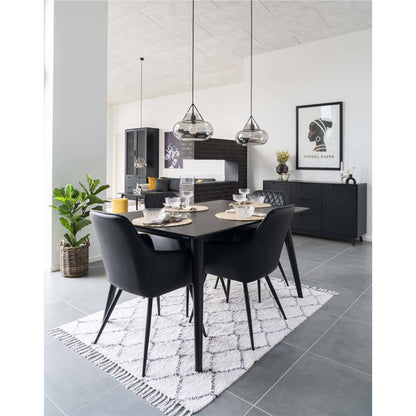 Scaun de dining, piele PU, negru, picioare negre, in living scandinav modern