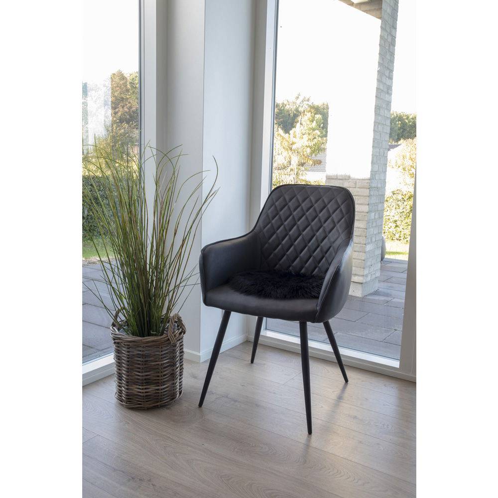 Scaun de dining, piele PU, negru, picioare negre, in living scandinav modern