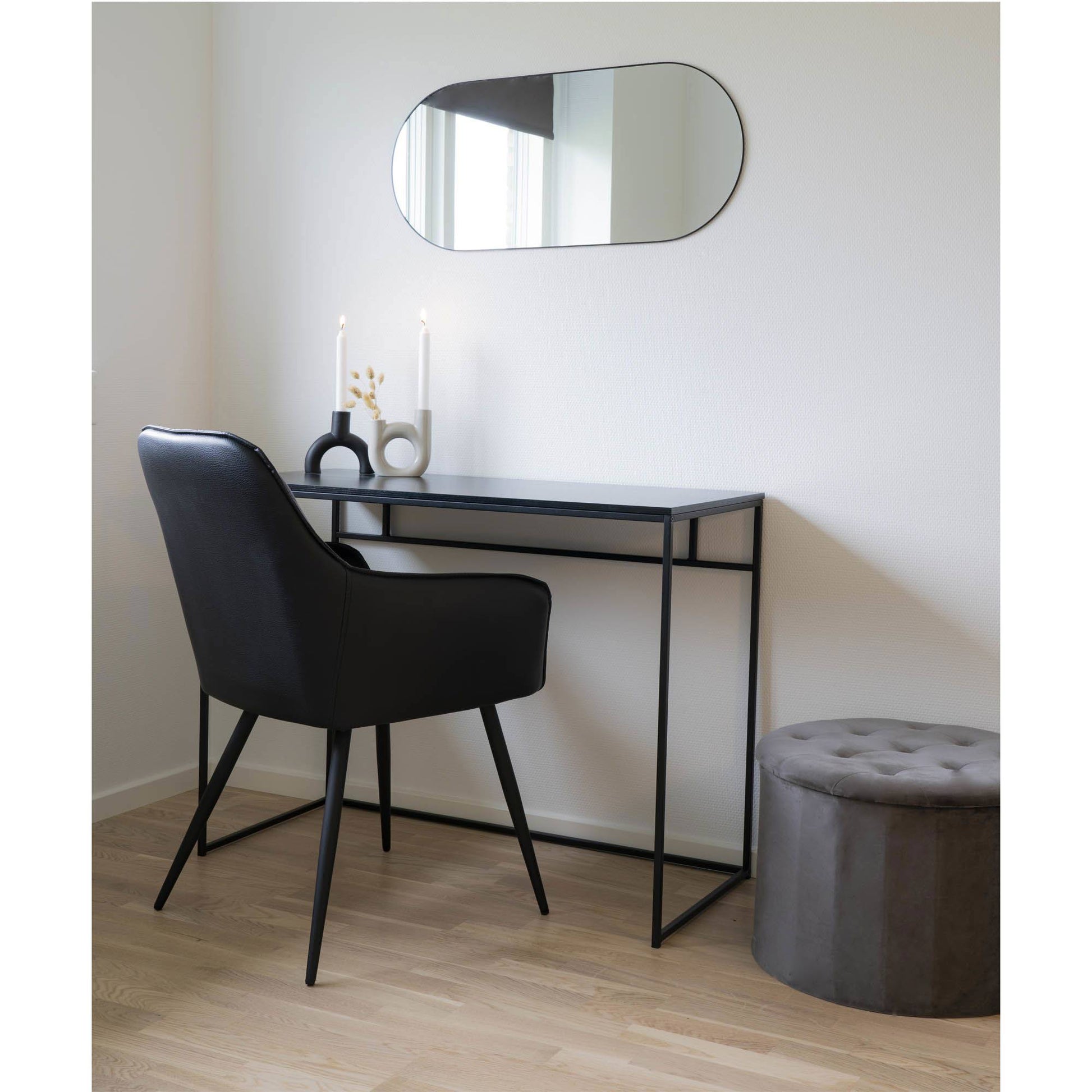 Scaun de dining, piele PU, negru, picioare negre, in living scandinav modern