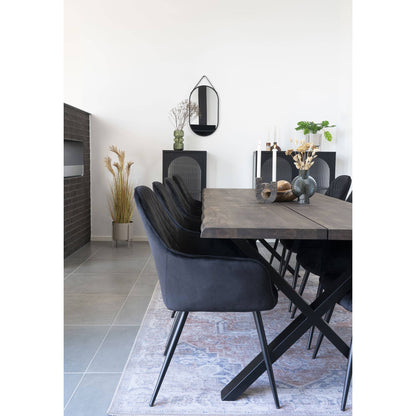 Scaun de dining din catifea, negru, picioare negre, in living scandinav modern