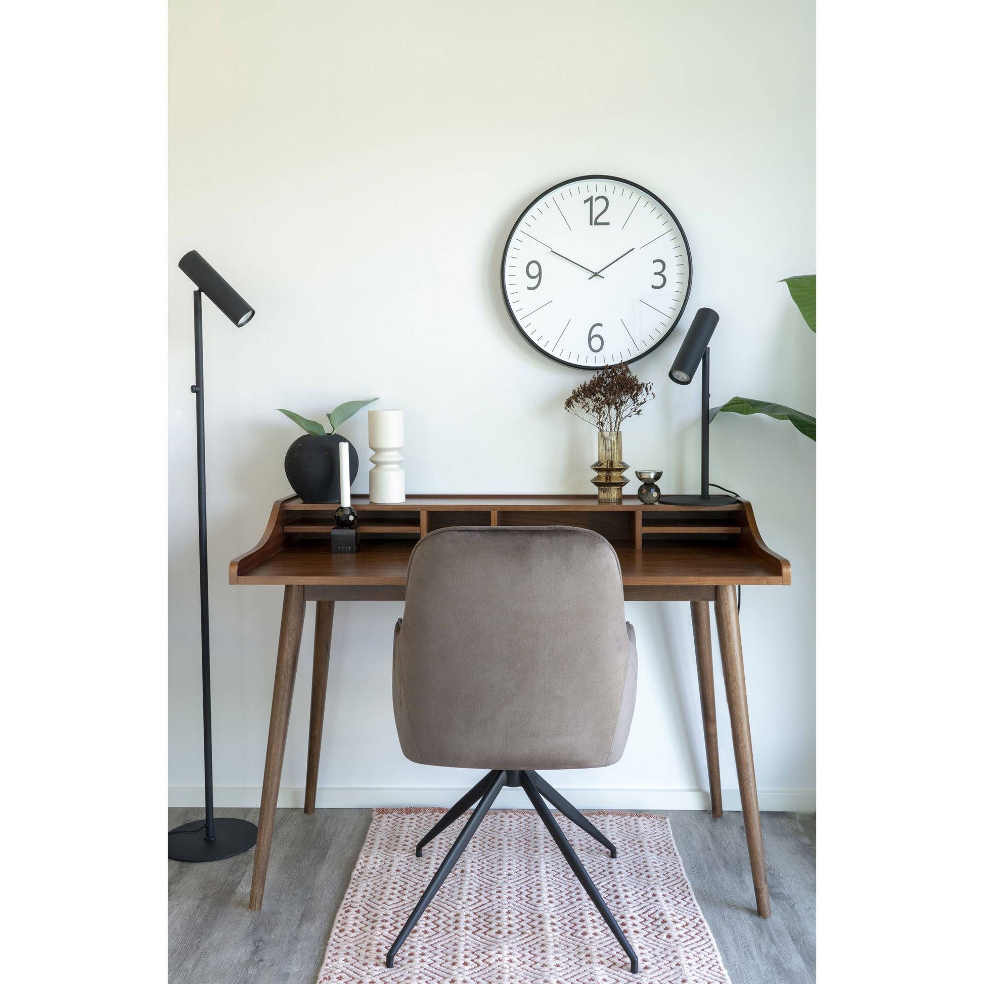  Scaun de dining rotativ din catifea, bej-gri, picioare negre, in living scandinav modern