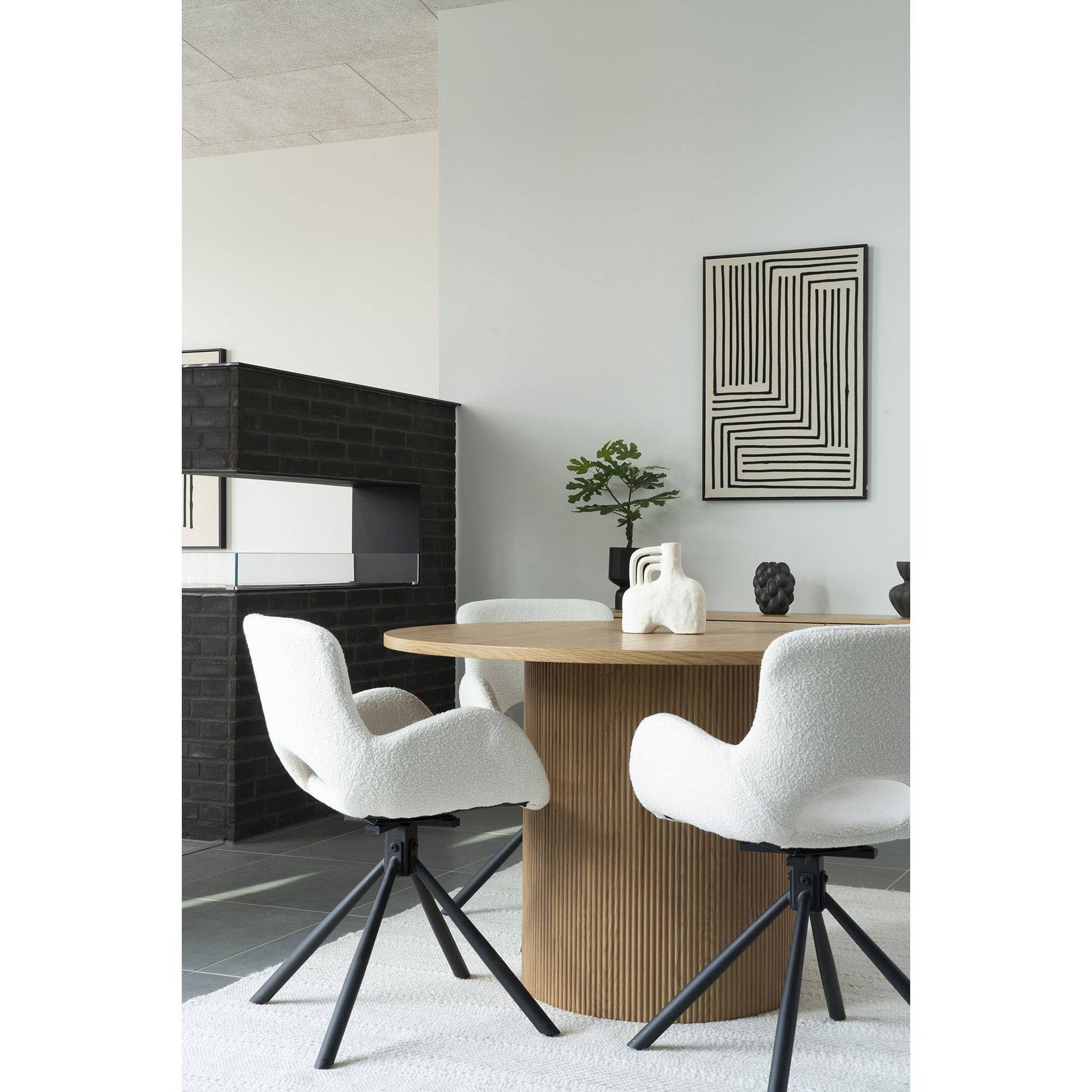 Scaun de dining rotativ, material bouclé, alb inchis, in living scandinav modern