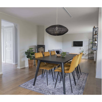  Scaun de dining din catifea, galben mustar, picioare negre, in living scandinav modern