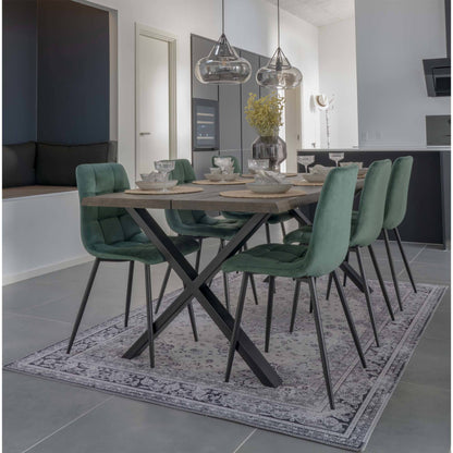 Scaun de dining din catifea, verde inchis, picioare negre, in living scandinav modern