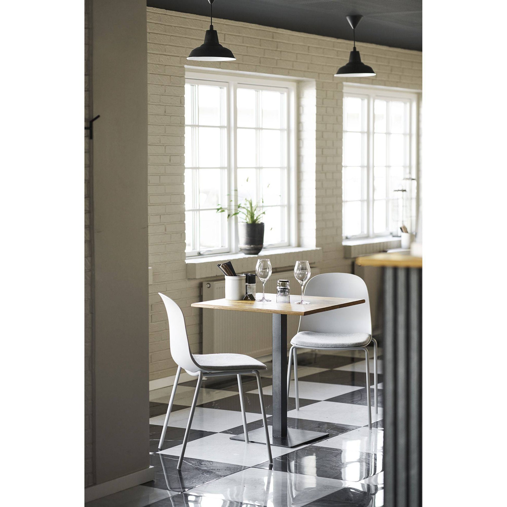 Scaun de dining, gri deschis, in living scandinav modern