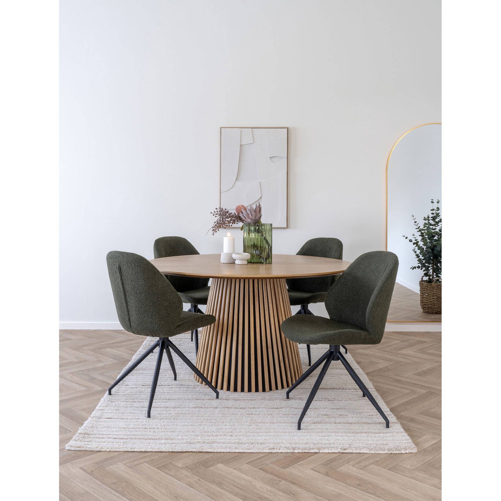 Scaun de dining rotativ, material bouclé, verde, picioare negre, in living bej