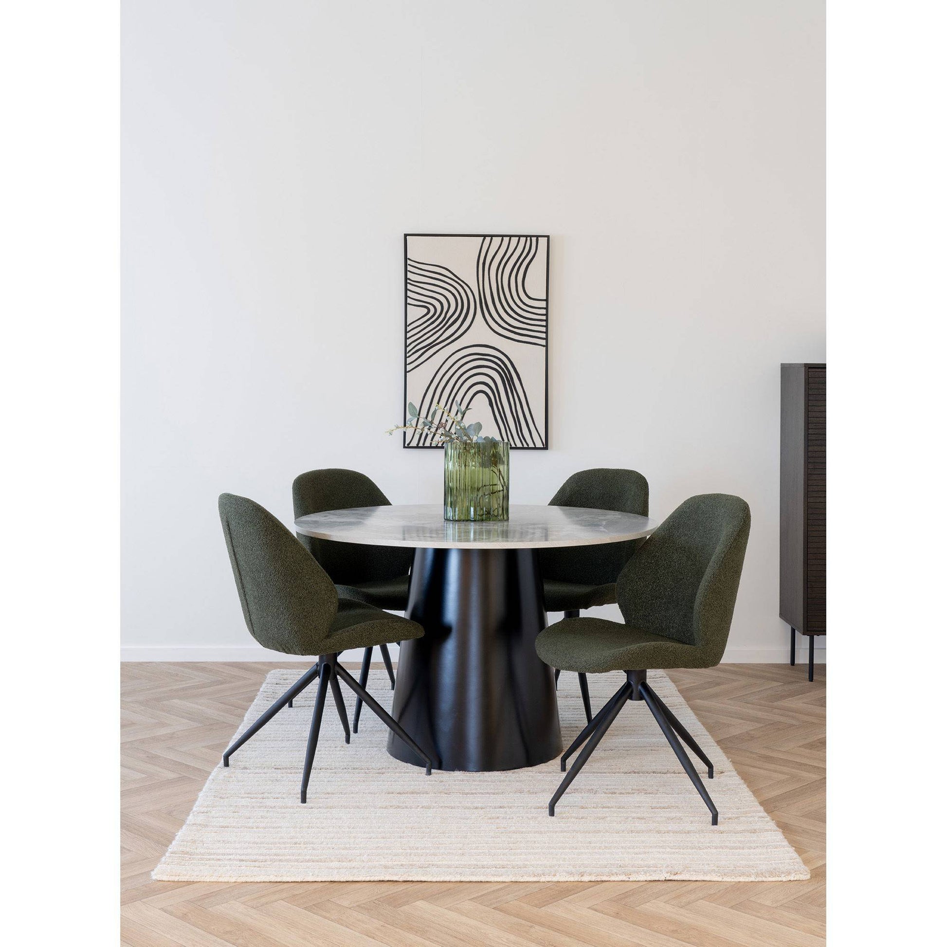 Scaun de dining rotativ, material bouclé, verde, picioare negre, in living bej