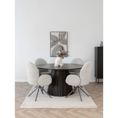 Scaun de dining rotativ cu cotiera, bouclé, nisipiu, picioare gri, in living alb