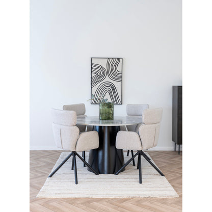 Scaun de dining rotativ, nisipiu, picioare negre, in living deschis
