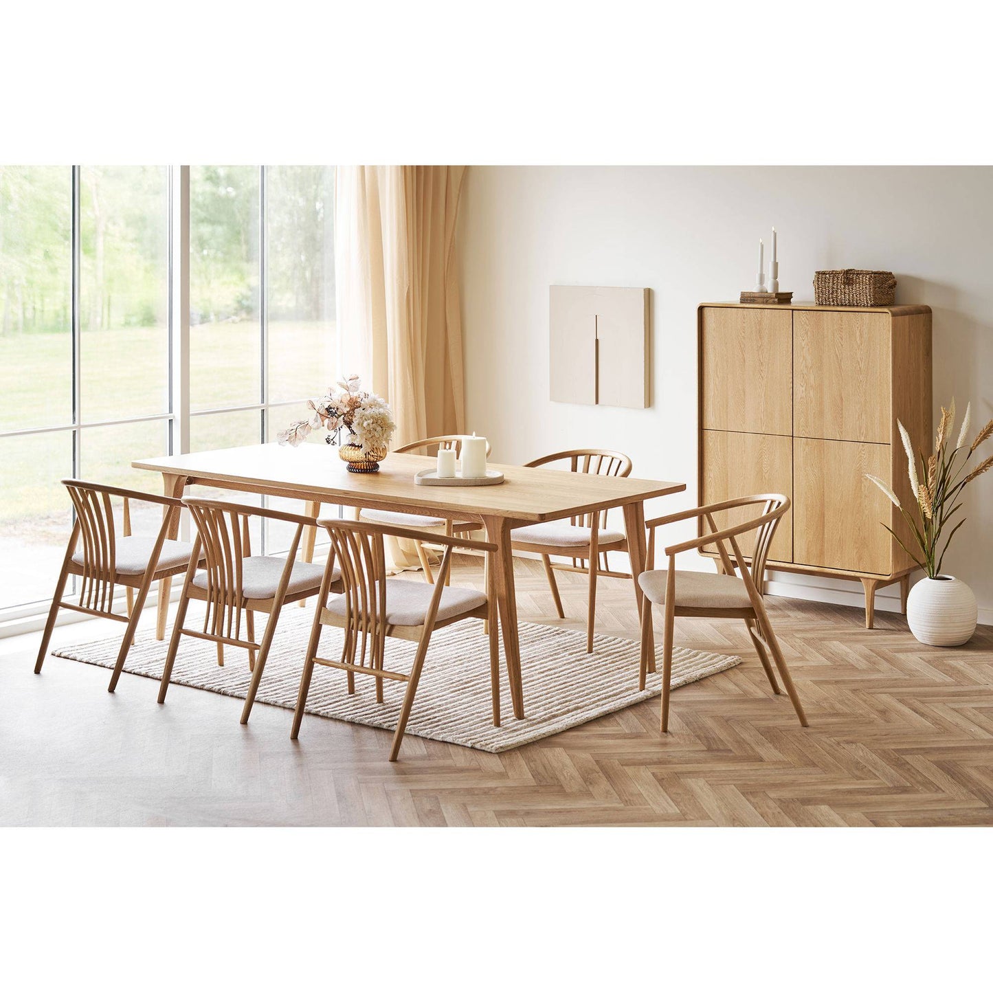 Scaun de dining din lemn de stejar cu sezut textil, natur/nisipiu, in living bej
