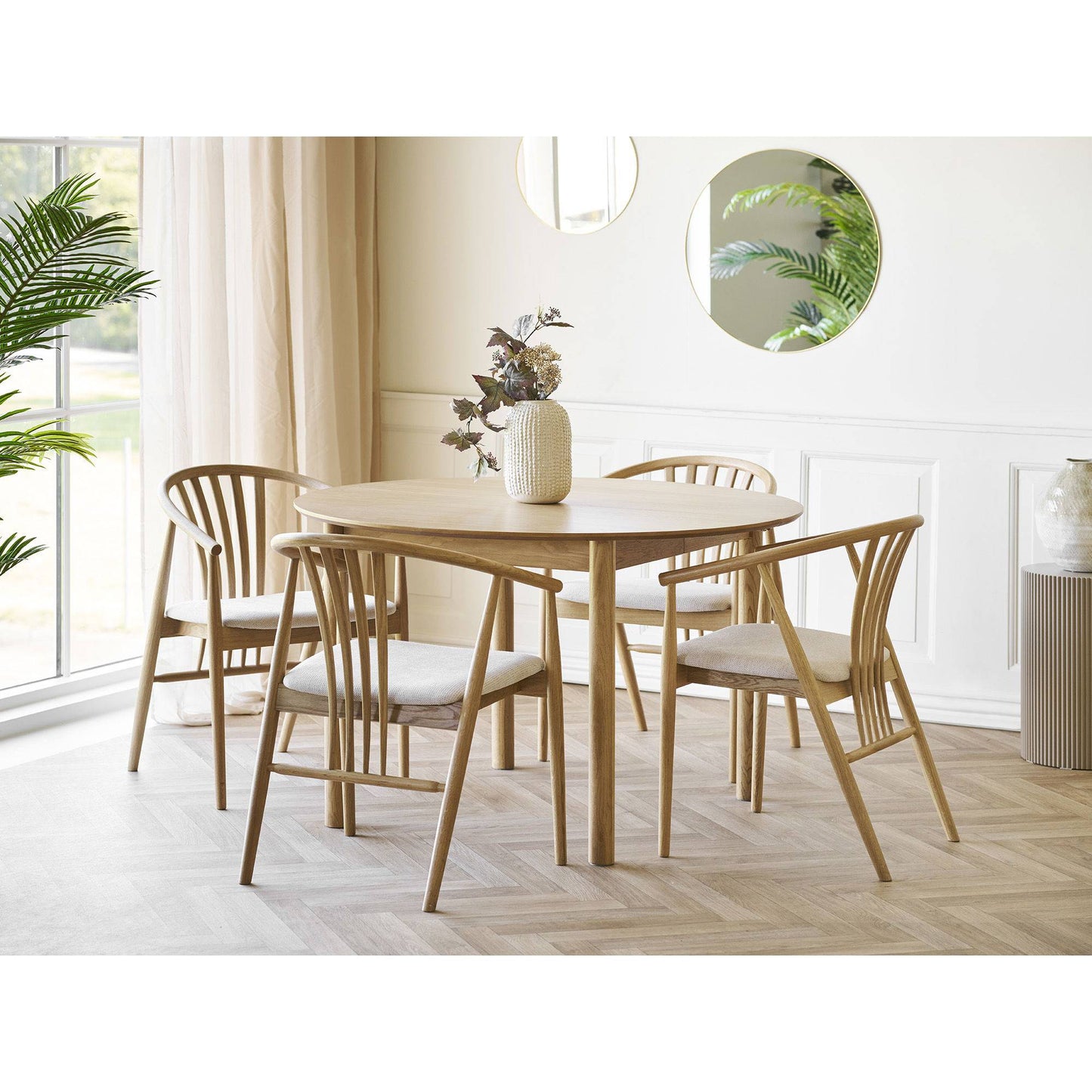 Scaun de dining din lemn de stejar cu sezut textil, natur/nisipiu, in living bej