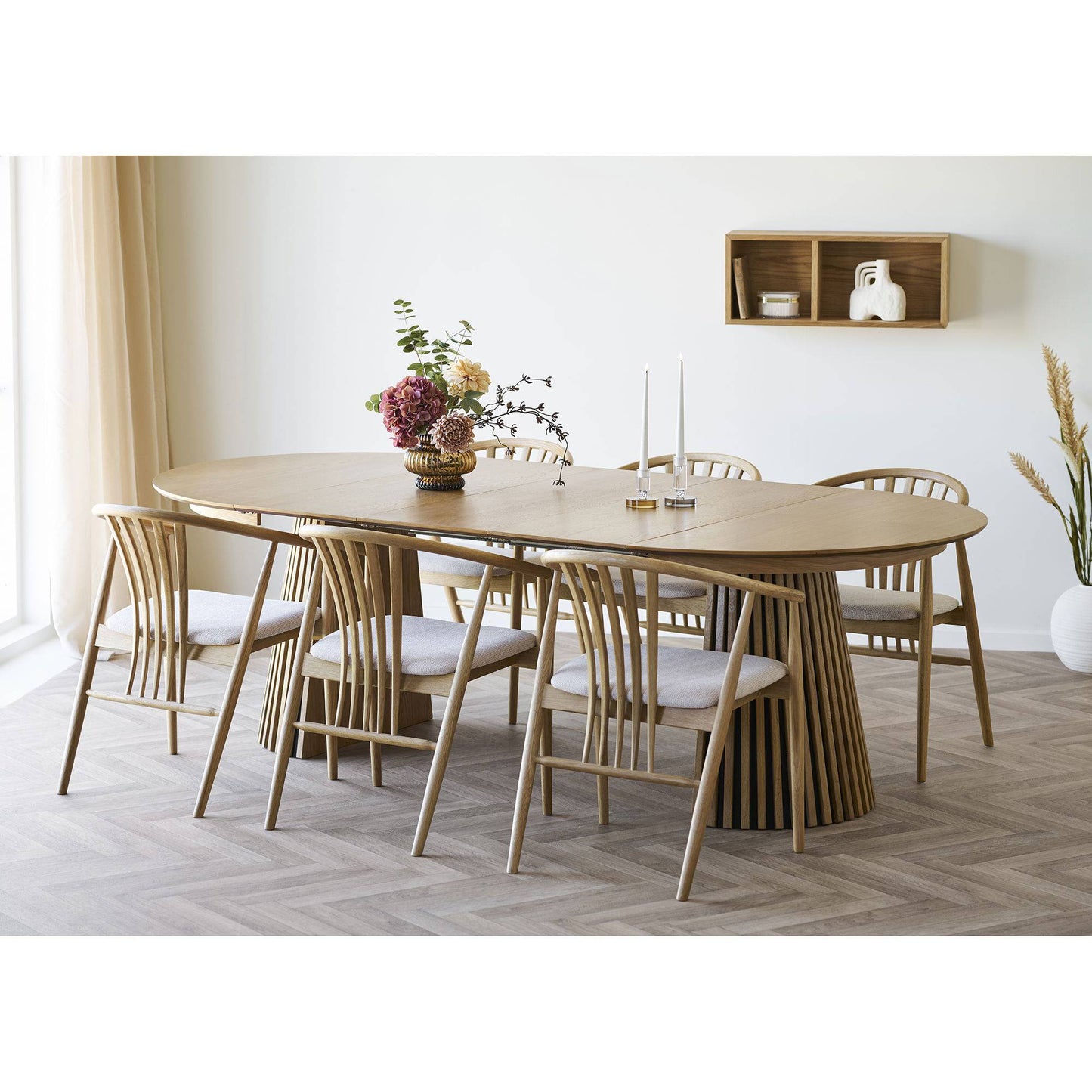 Scaun de dining din lemn de stejar cu sezut textil, natur/nisipiu, in living bej