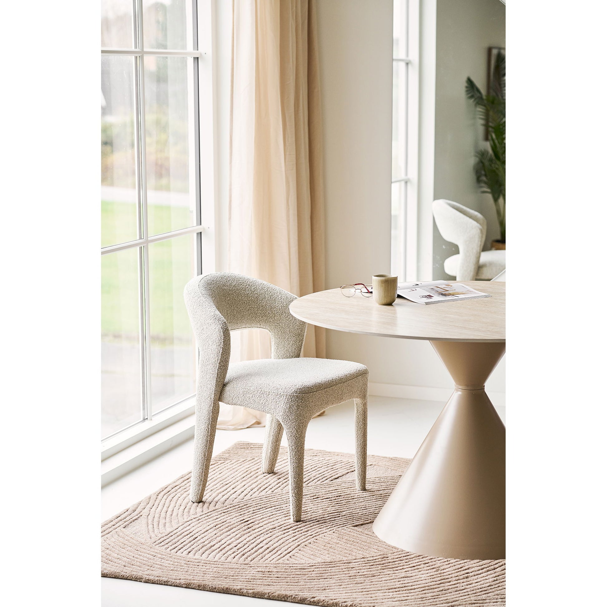 Scaun de dining nisipiu, in living bej