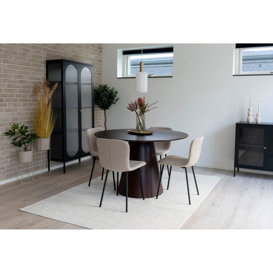Masa de dining din furnir de nuc, maro inchis, in living scandinav modern