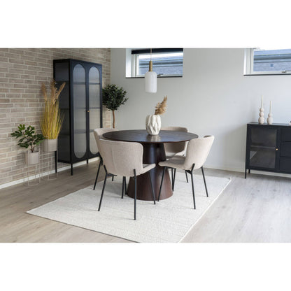Masa de dining din furnir de nuc, maro inchis, in living scandinav modern
