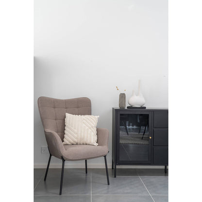 Scaun de culoare gri piatra, cu picioare negre, in living 