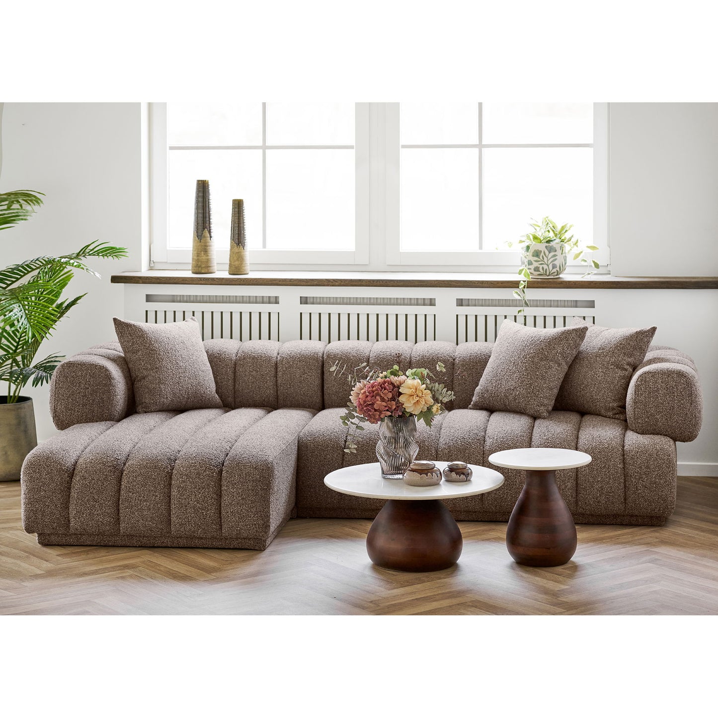 Canapea lounge cu 3 perne, orientare stanga, maro, in living
