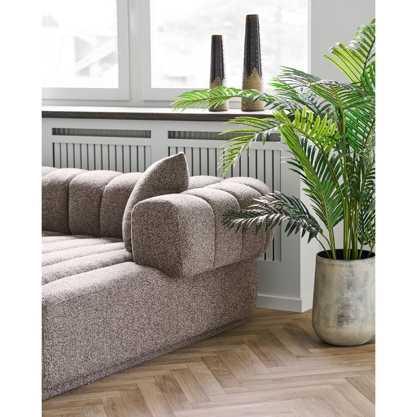 Canapea lounge cu 3 perne, orientare dreapta, maro, in living