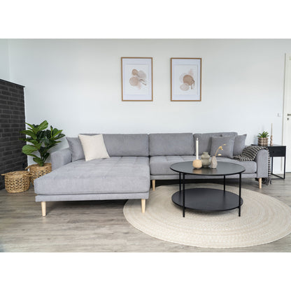 Canapea lounge, orientare stanga, gri deschis, cu 4 perne si picioare din lemn natur, in living 