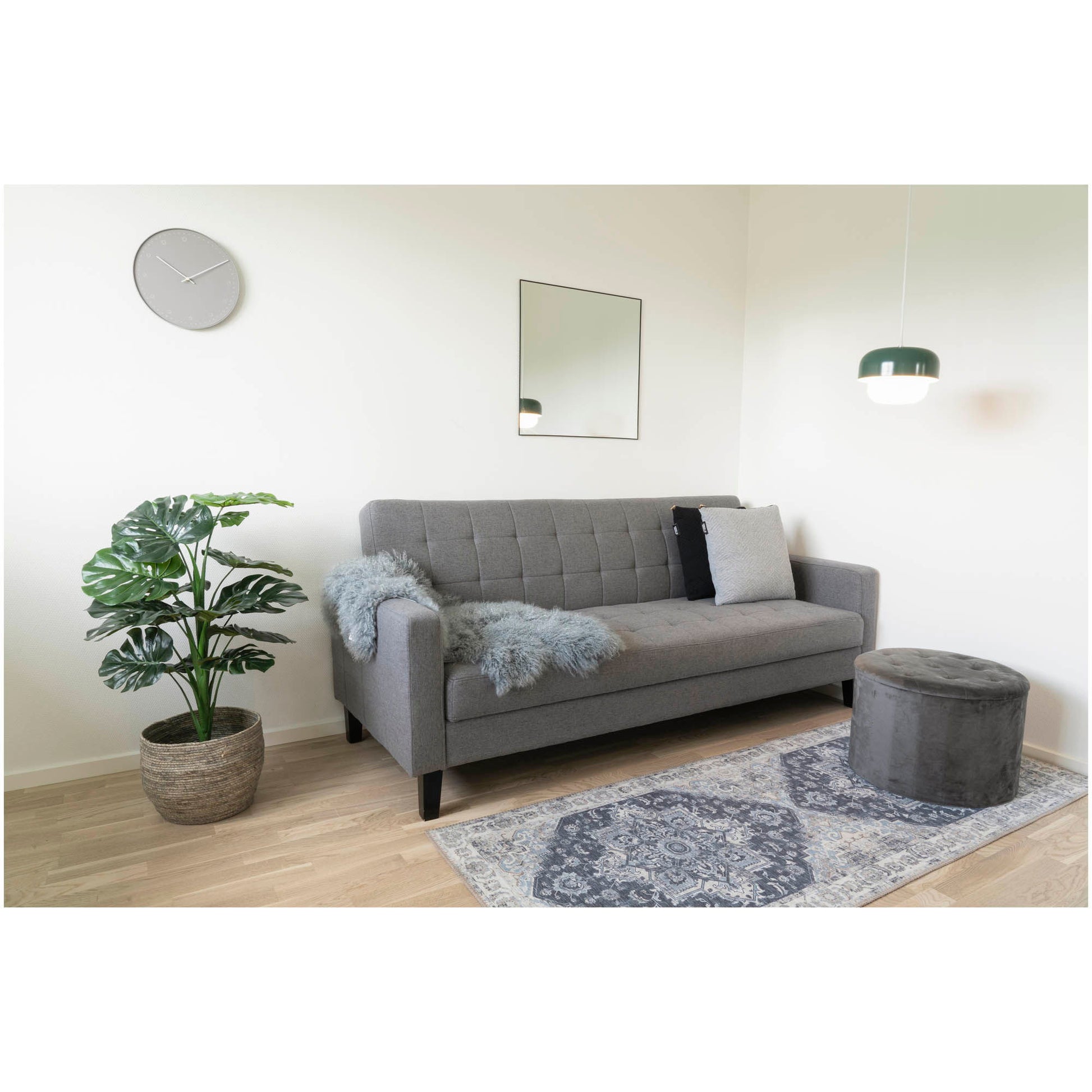 Canapea extensibila cu spatiu depozitare, gri inchis, picioare negre, in living