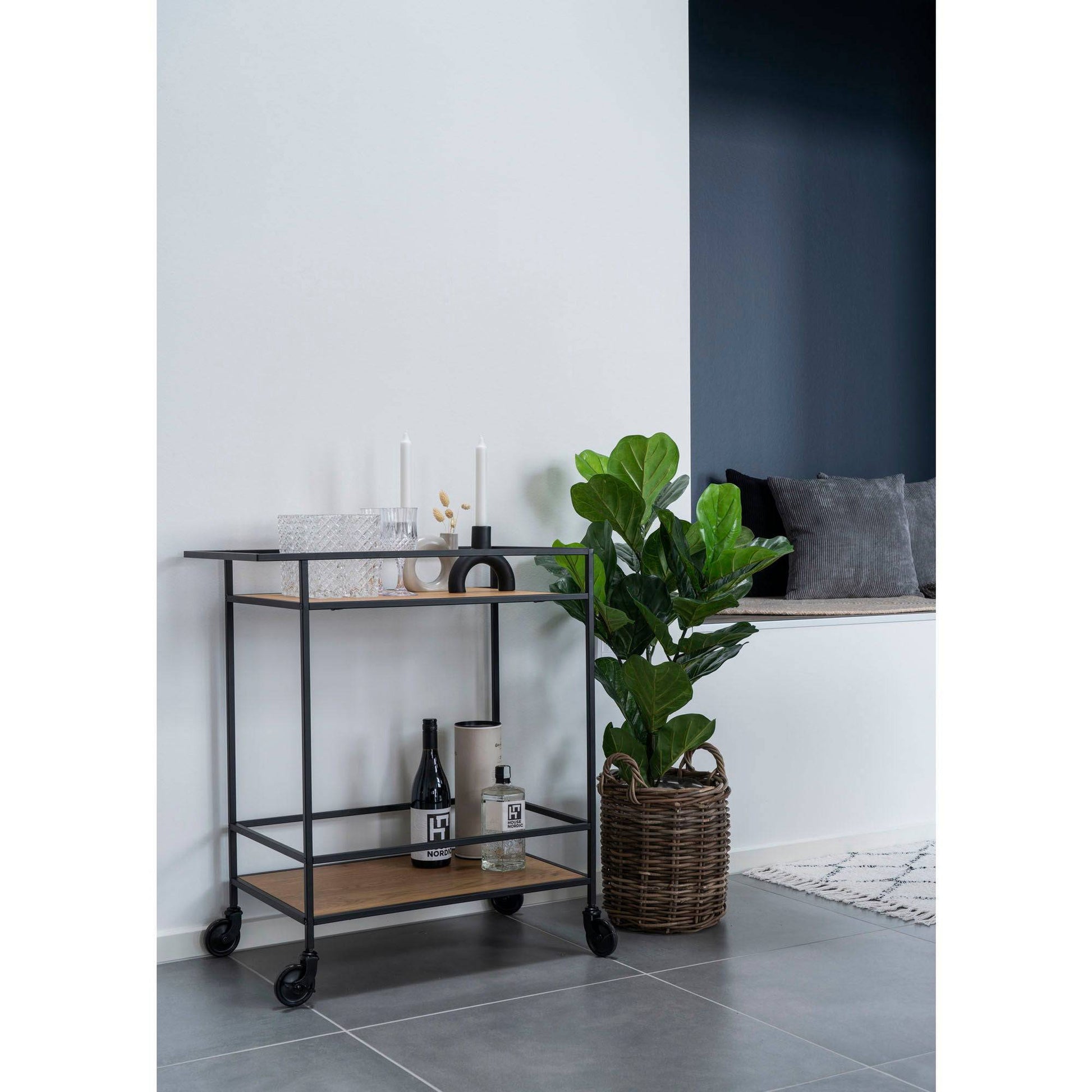 Carucior de bar cu 2 rafturi, cu aspect de stejar si rama neagra, in living