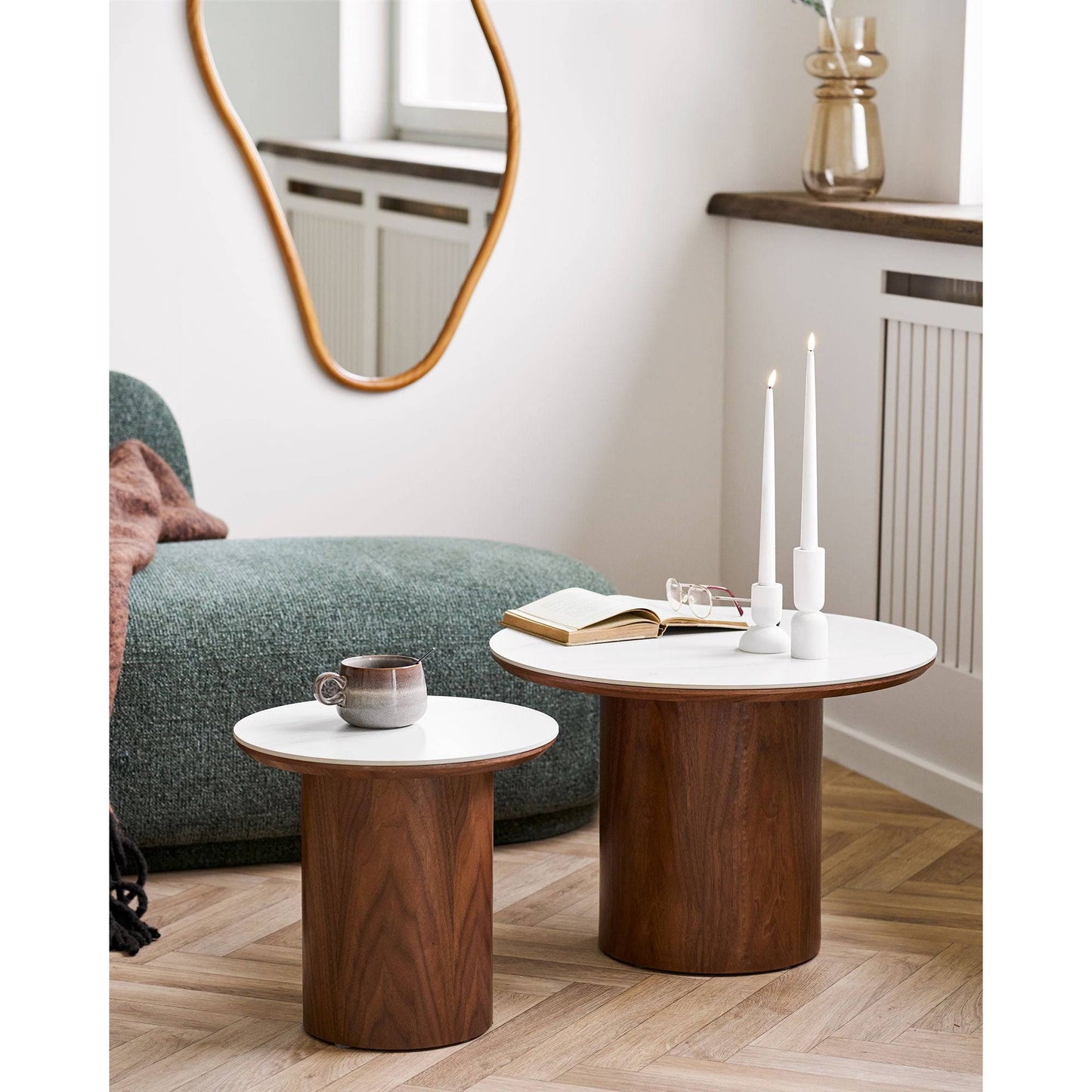 Masuta de cafea cu blat ceramic/furnir de frasin, alb/maro inchis, in living
