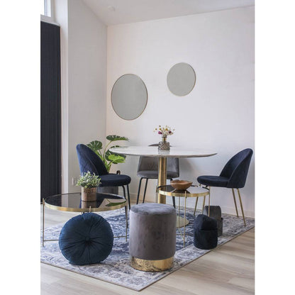 Masa de dining, cu blat cu aspect de marmura, baza cu aspect de alama, in living