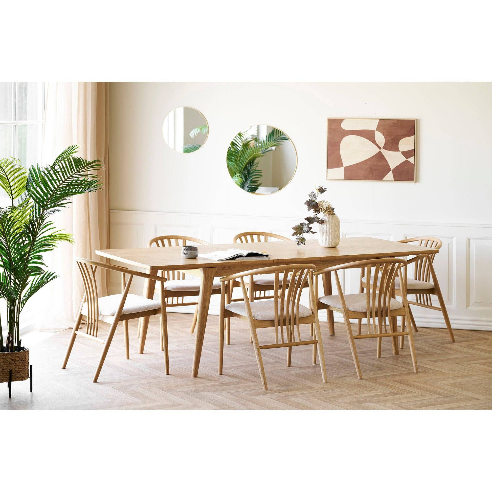Masa de dining din furnir de stejar, natur, cu o placa de extensie, in living