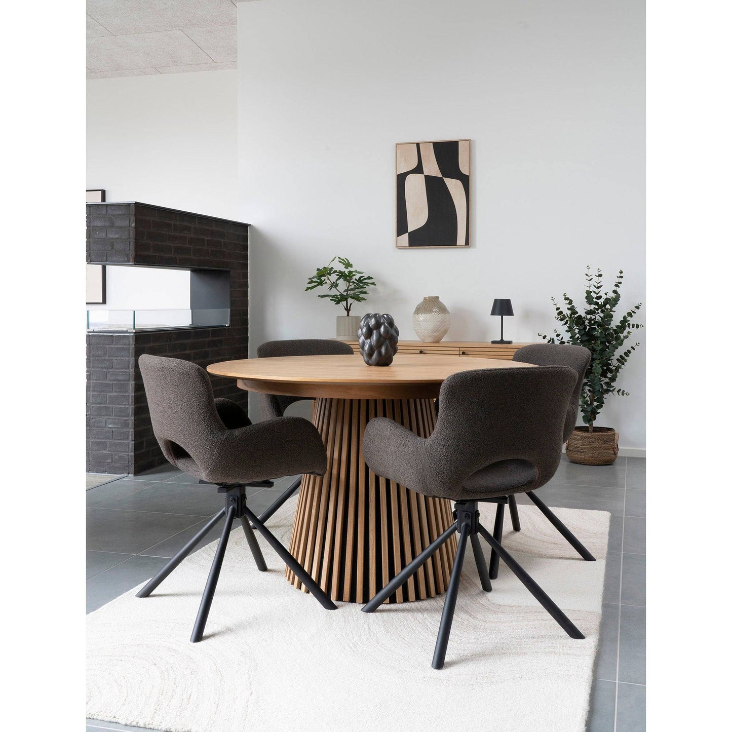 Masa de dining din furnir de stejar, natur, cu trei placi de extensie, in living