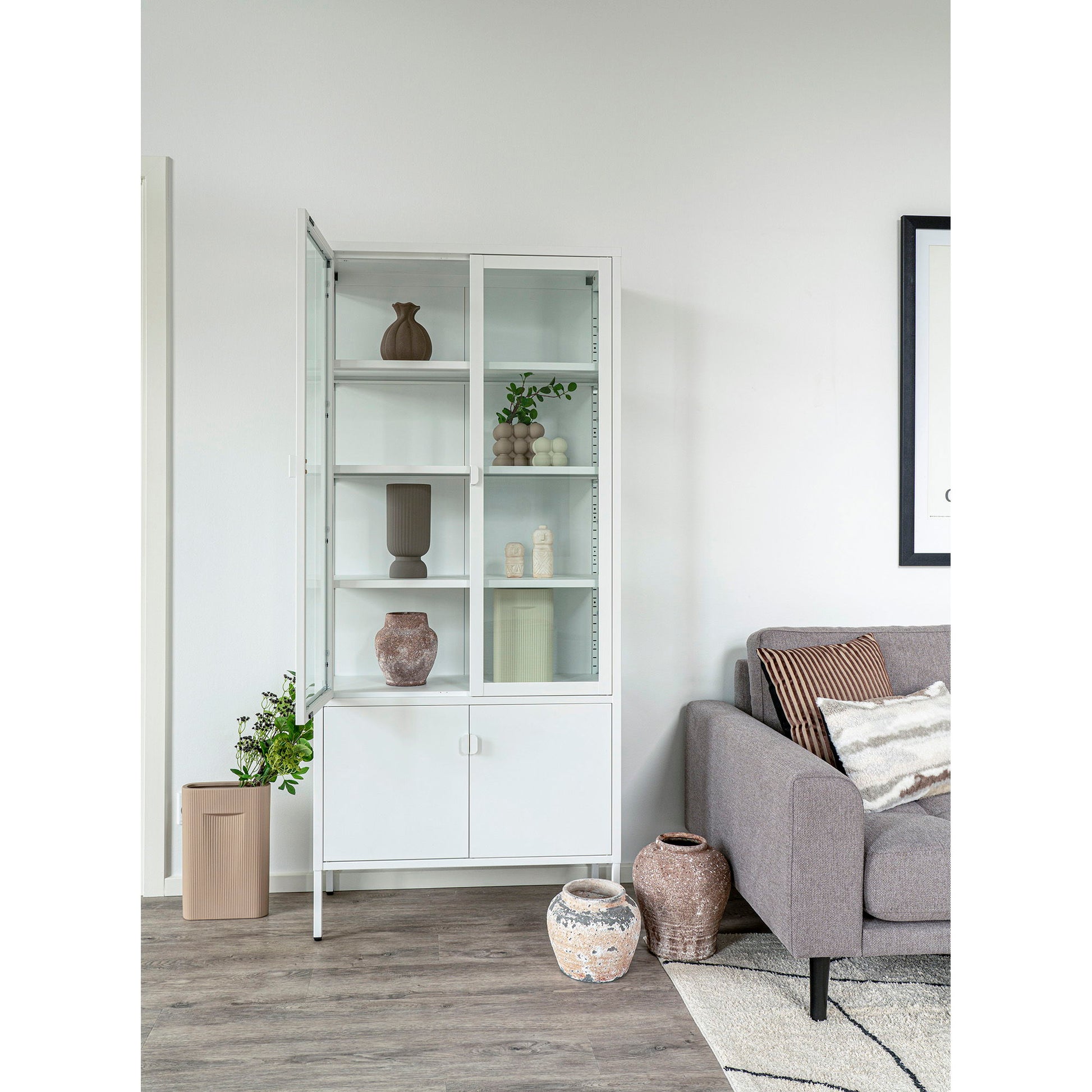 Vitrina, 4 usi, otel, alb, in living scandinav