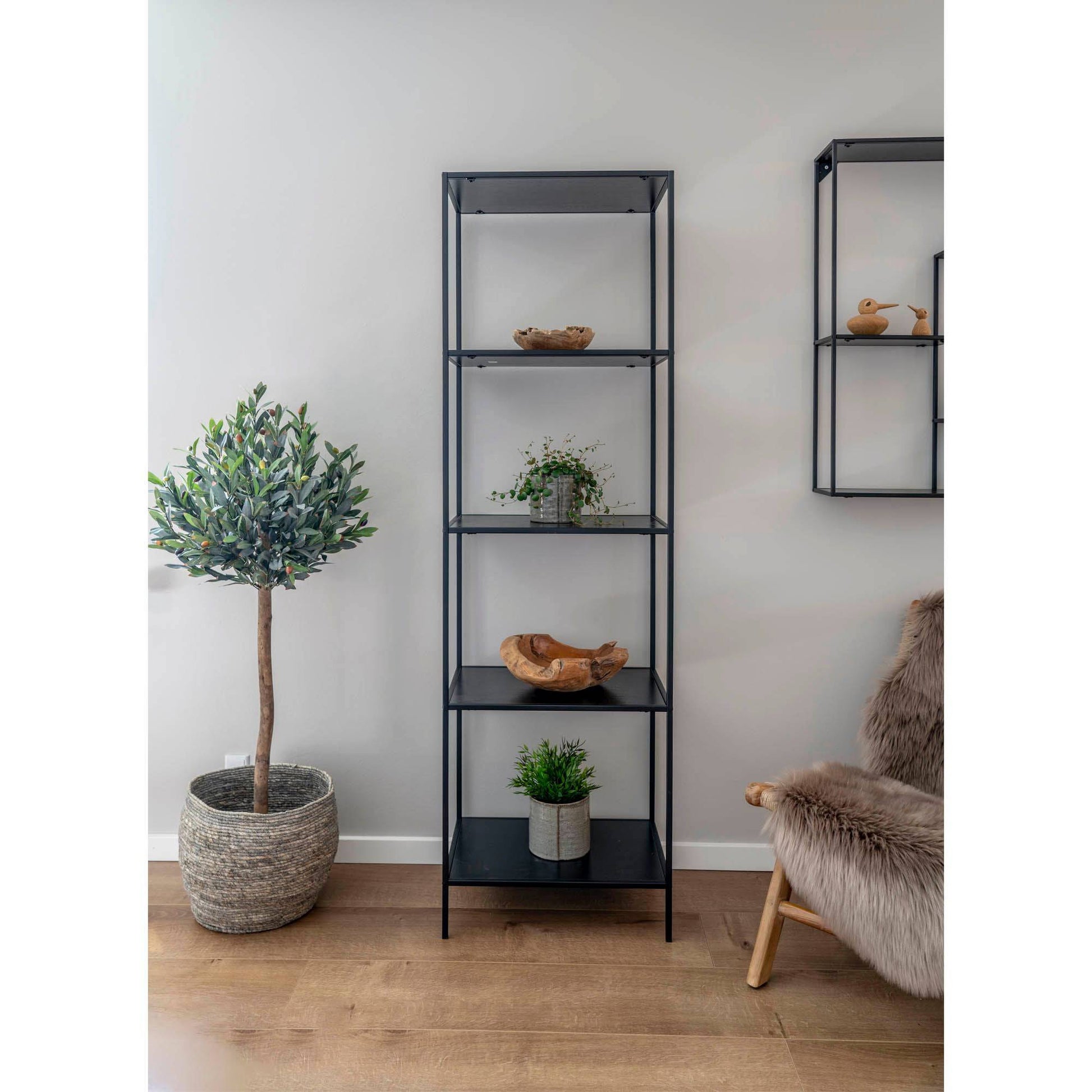 Etajera cu 5 rafturi, negru, rama neagra, in living