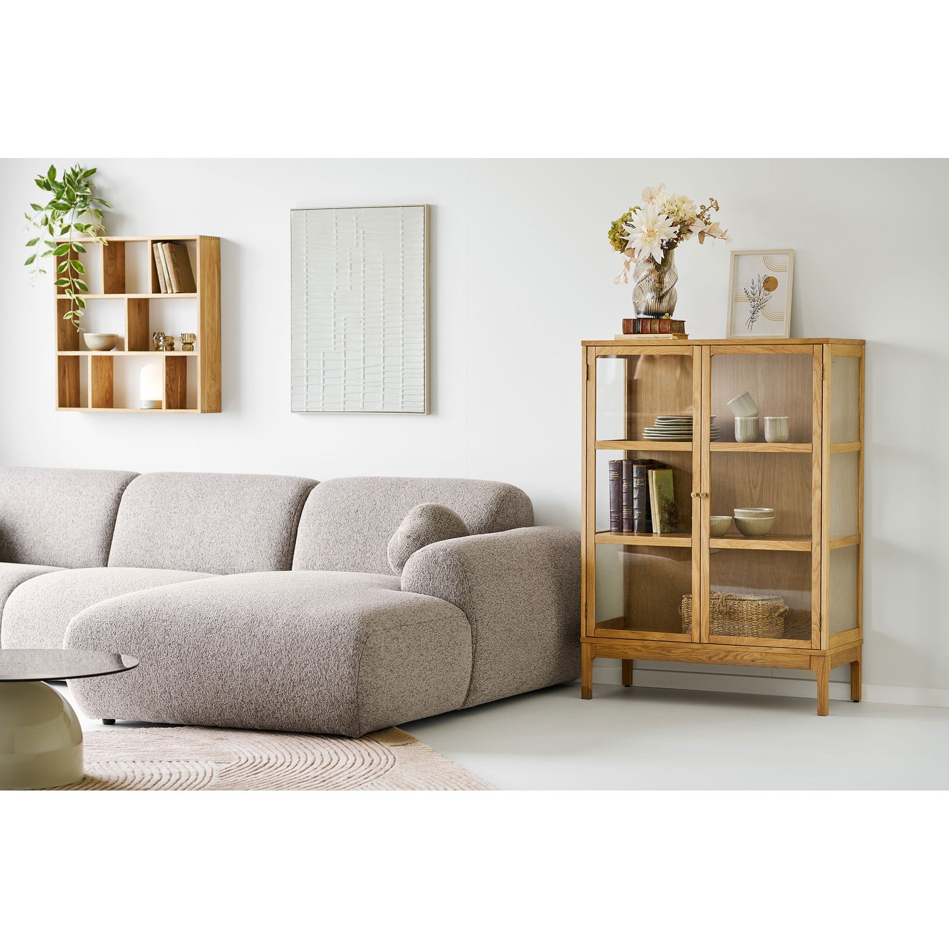 Dulap cu 2 usi de sticla, 2 rafturi, stejar/furnir de stejar/sticla calita, natur, in living bej