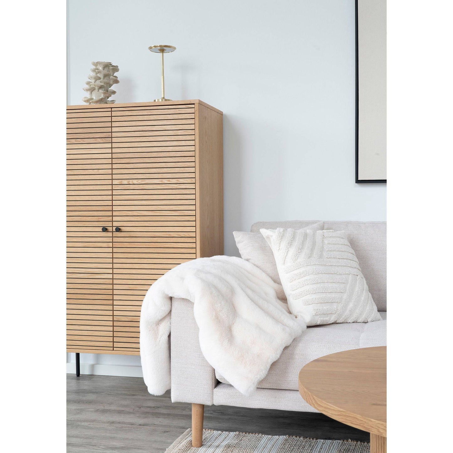  Comoda cu 2 usi, furnir de stejar, natur, picioare metalice negre, in living
