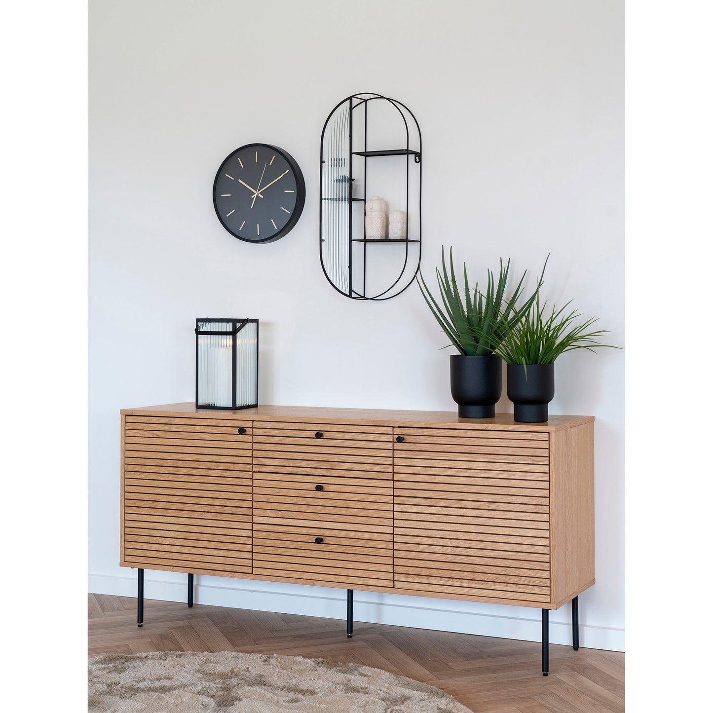  Comoda cu 3 sertare, 2 usi, furnir de stejar, natur, picioare metalice negre, in living scandinav modern