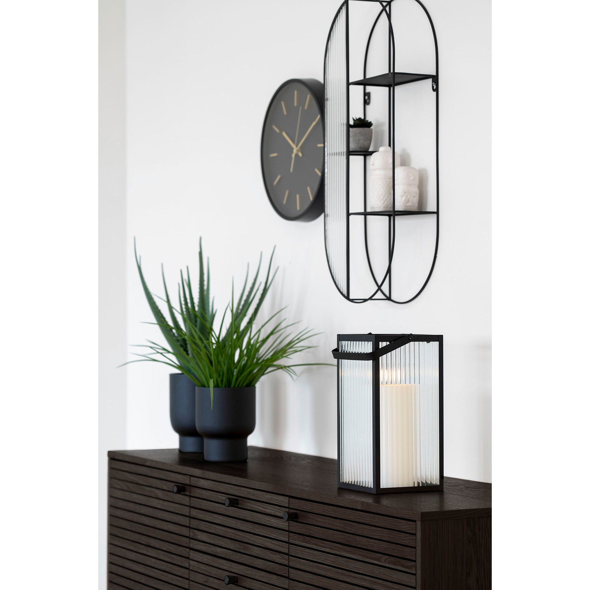 Comoda cu 3 sertare, 2 usi, furnir de stejar smoked, picioare metalice negre, in living scandinav