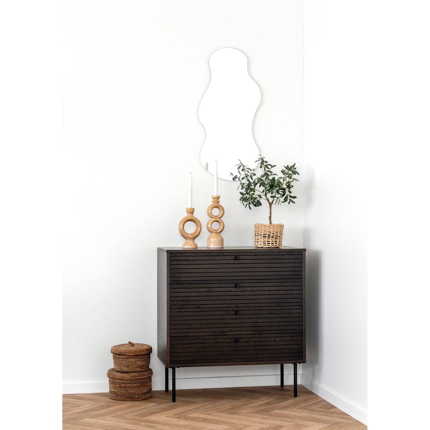 Comoda cu 4 sertare, furnir de stejar afumat, picioare metalice negre