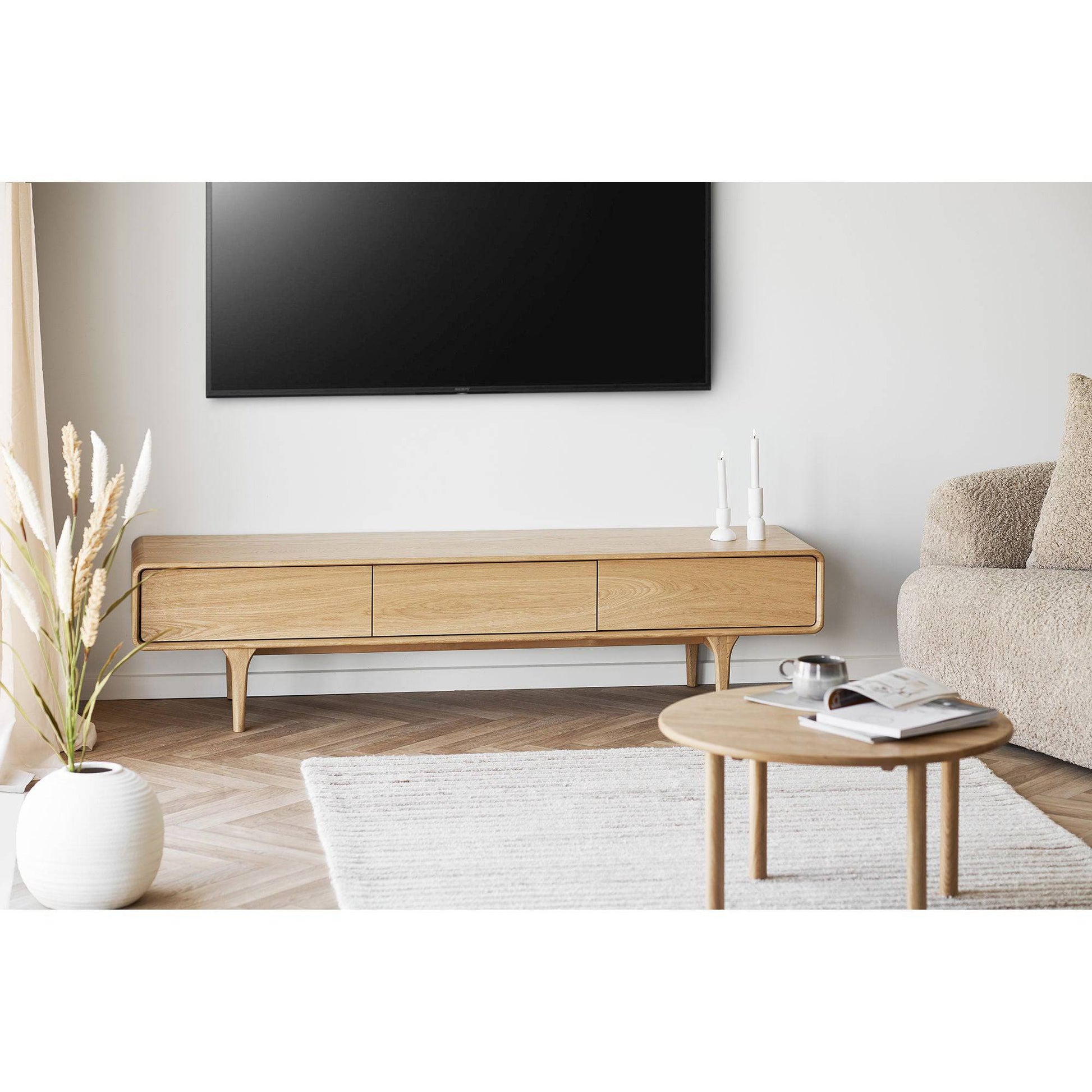 Comoda TV din stejar, natur, in living deschis