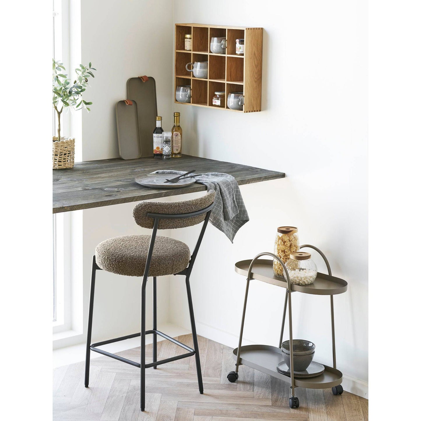  Carucior de bar cu 2 rafturi din otel, maro, in living scandinav
