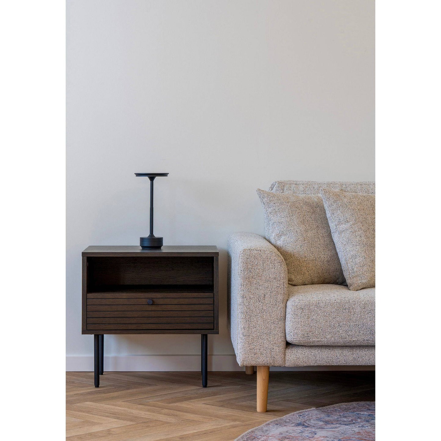  Noptiera cu 1 sertar, furnir de stejar, smoked, picioare metalice negre, in living