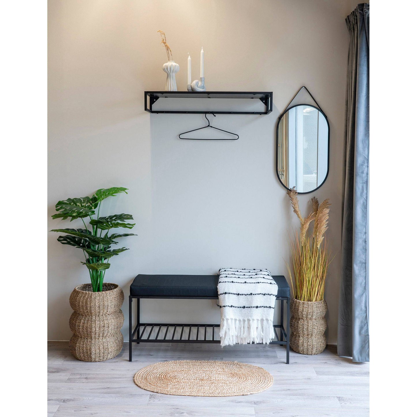Oglinda din otel/piele artificiala, negru, in living scandinav