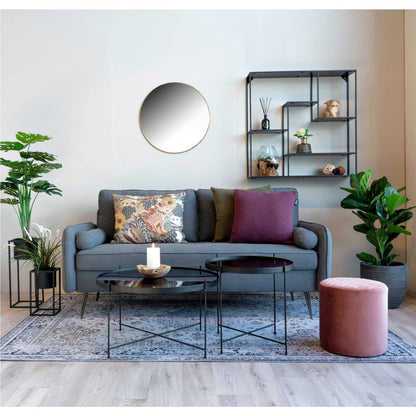 Oglinda din otel, aspect alama, in living scandinav